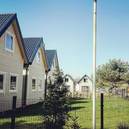 Domki Letniskowe Ahoyrozewie Exteriör bild